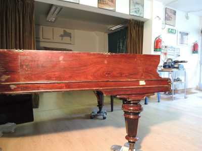 Il pianoforte di Nino Rota prima del restauro. Era rimasto chiuso per trent'anni in un deposito del Conservatorio